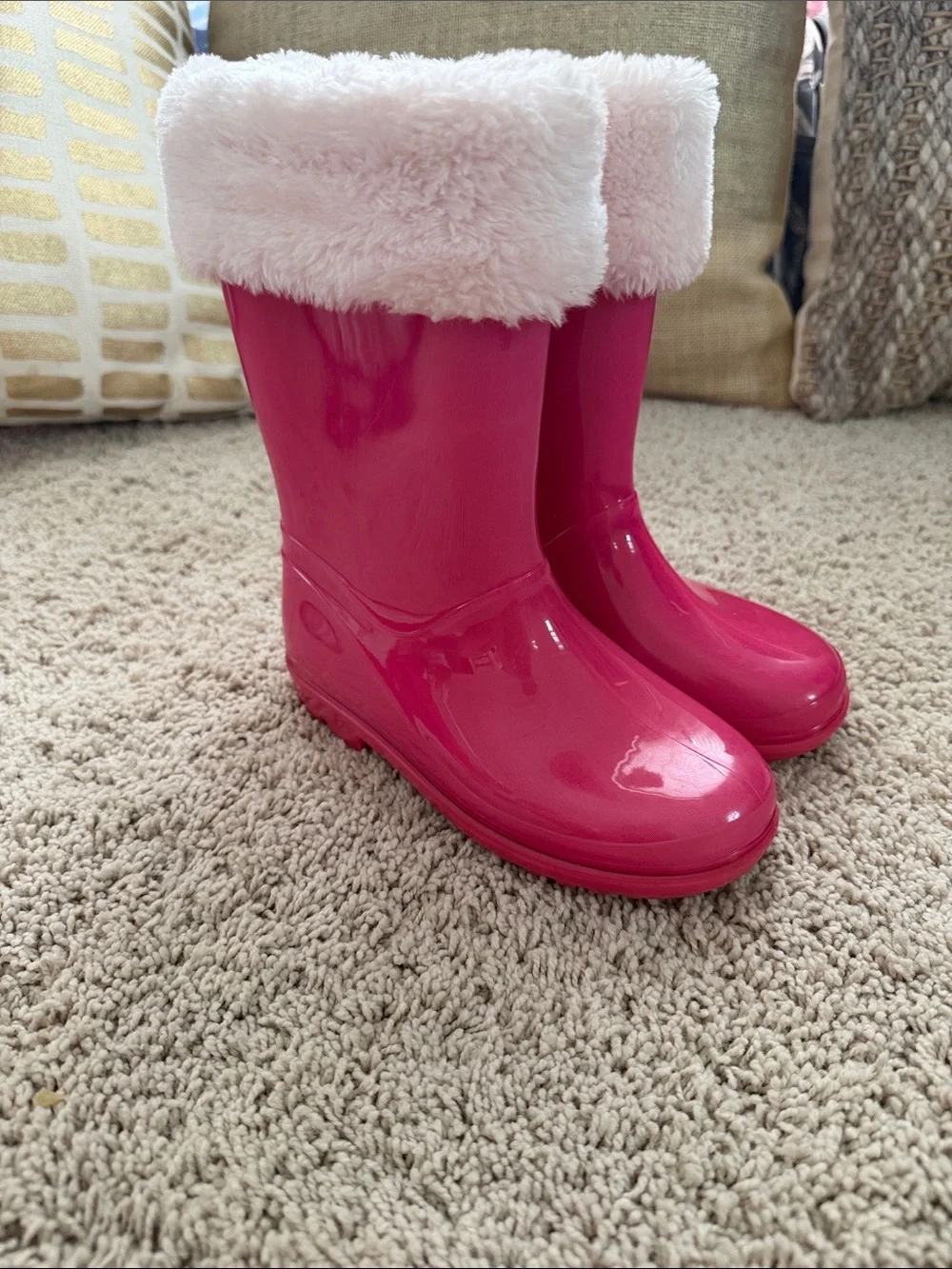 Carter's toddler girls Hot Pink Rain Boots with white Faux Fur boot sock warmer